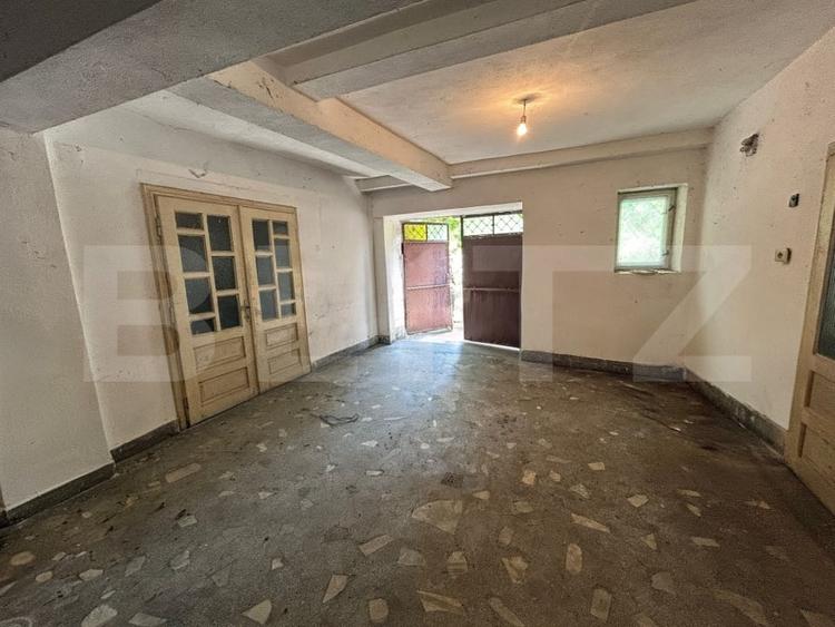 Casă individuală cu 10 camere cu Canalizare în Central