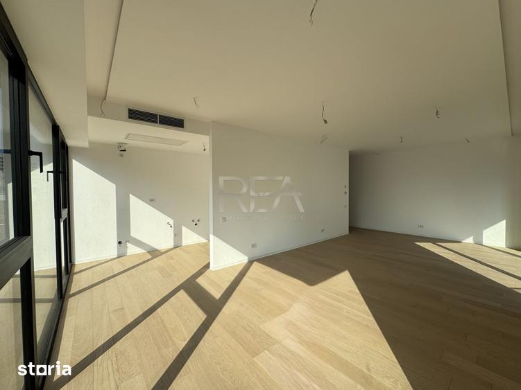 Apartament cu 4 camere decomandat în Tei