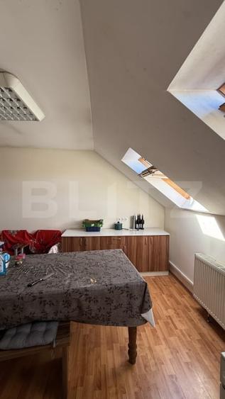 Apartament cu 7 camere decomandat, mobilat în Tudor