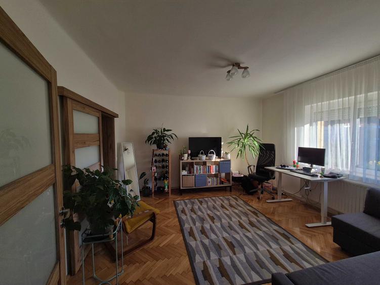 Casă cu 4 camere în Titulescu