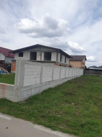 Casă cu 4 camere în Geamăna
