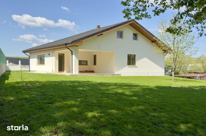 Casă cu 4 camere cu Teren 1000 Mp în Bârnova