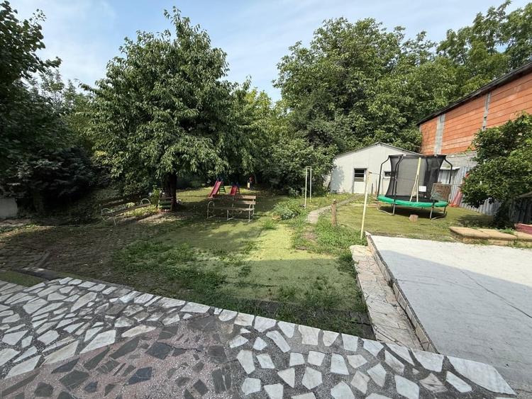 Casă individuală cu 4 camere cu Canalizare în Lipovei