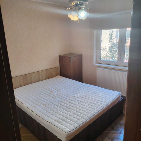 Apartament cu 2 camere semidecomandat în Soarelui