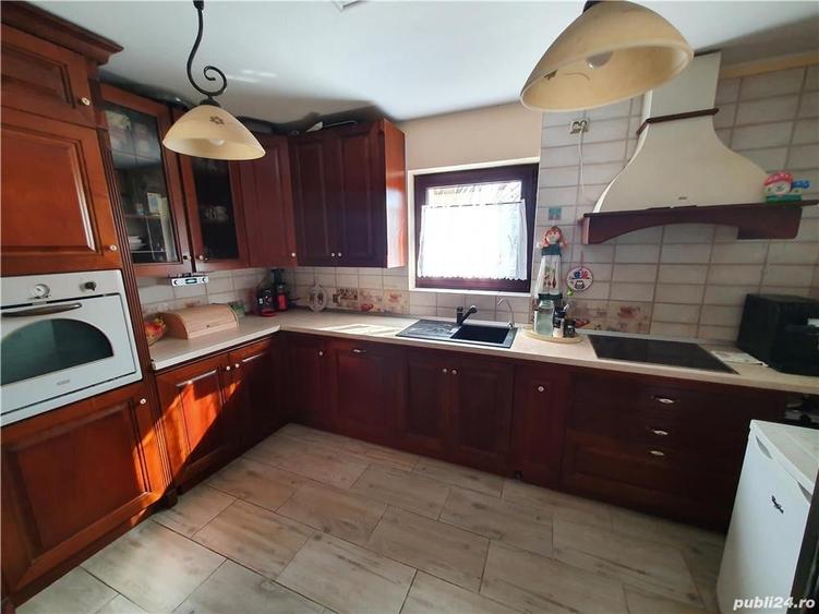 Casă cu 7 camere cu Teren 415 Mp în Găneasa