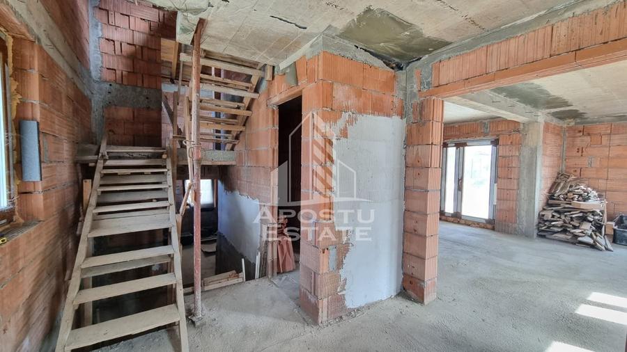 Casă individuală cu 4 camere cu Canalizare în Giarmata