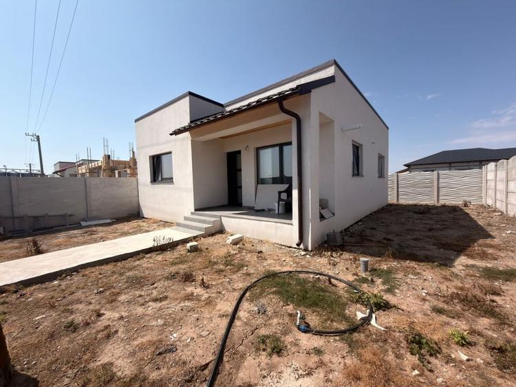 Casă individuală cu 3 camere cu Canalizare în Cârcea