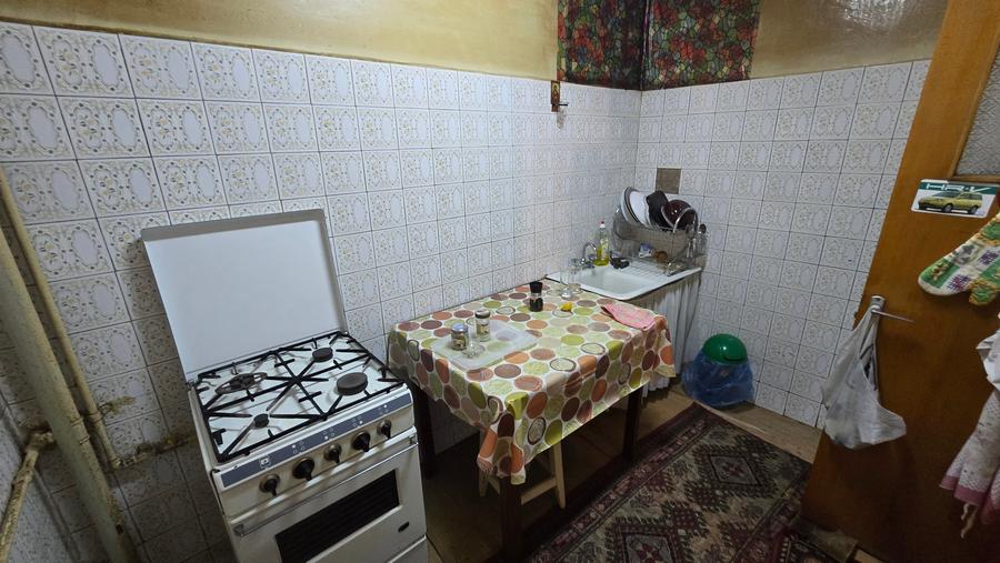 Apartament cu 3 camere decomandat în Berceni