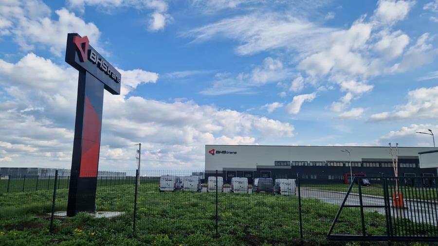 Spațiu industrial, de 5,000 mp, în Giarmata
