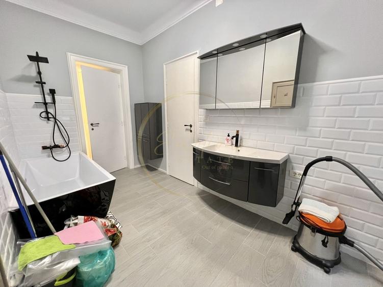 Apartament cu 3 camere, mobilat în Ultracentral
