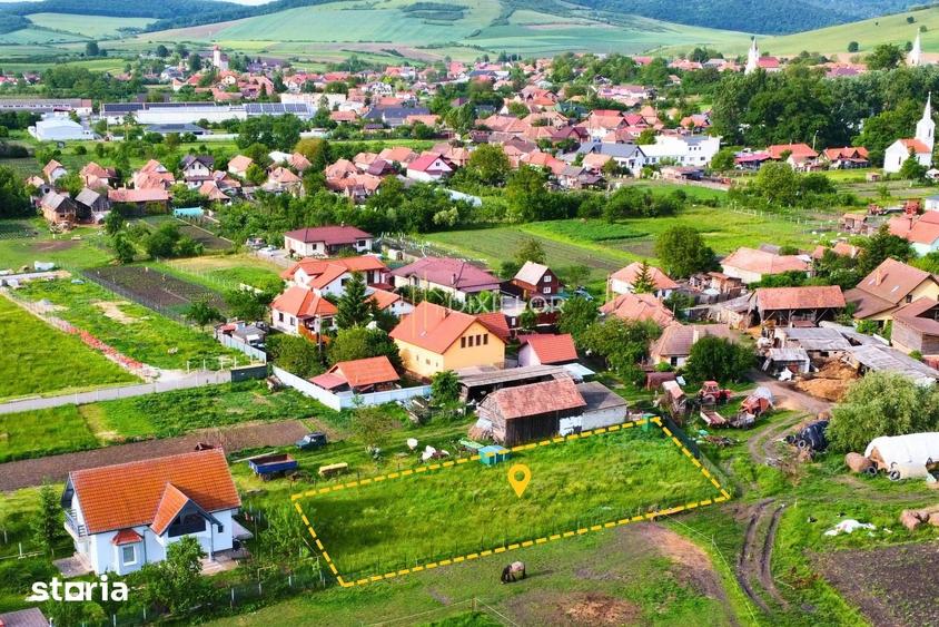 Teren de 1000 mp, în Ernei