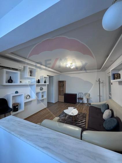 Apartament cu 2 camere semidecomandat în Podul de Piatră