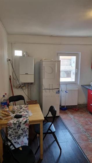 Apartament cu 2 camere semidecomandat, mobilat în Dâmbovița