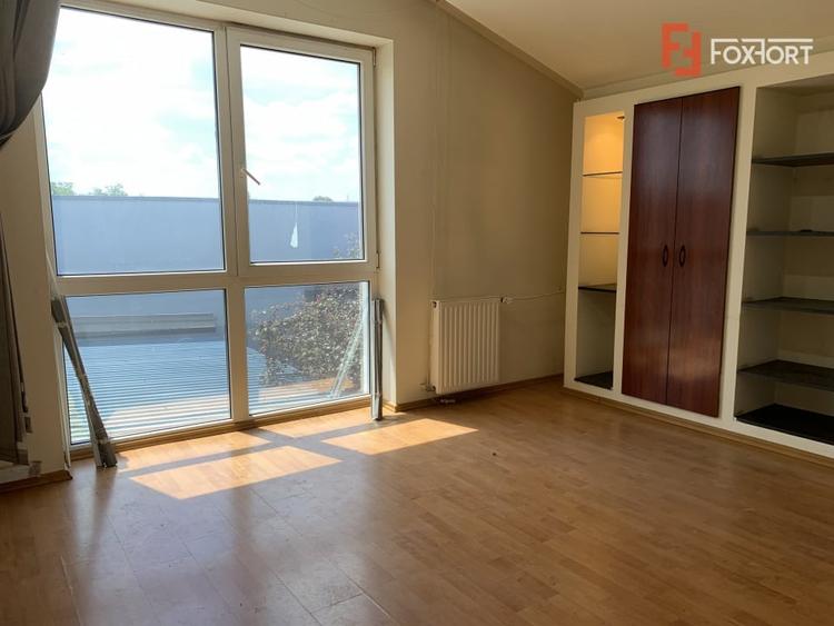 Casă individuală cu 10 camere cu Canalizare în Mehala