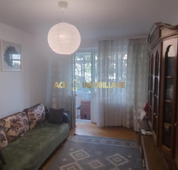 Apartament cu 3 camere decomandat, mobilat în Tineretului