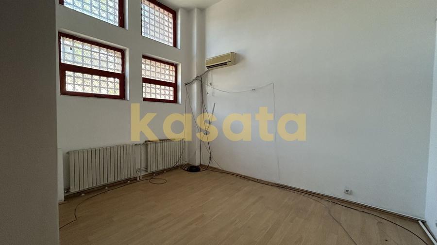 Spațiu comercial, de 83.209999084473 mp, în Libertății