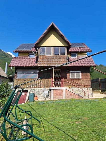 Casă cu 3 camere în Ocoliș