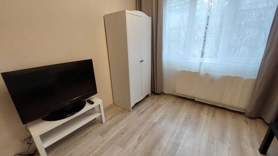 Apartament cu 3 camere semidecomandat în Unirii