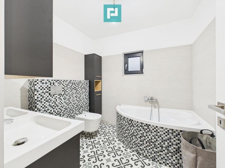 Casă individuală cu 4 camere cu Canalizare în Macea