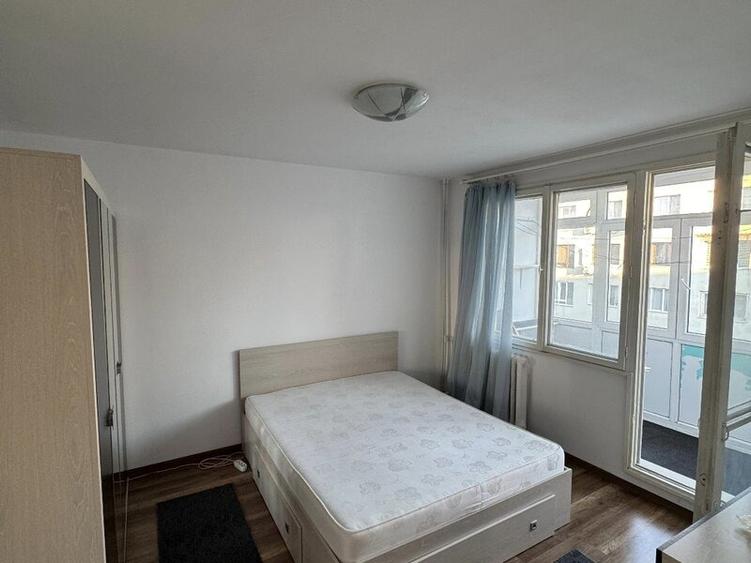 Apartament cu 3 camere decomandat în Militari