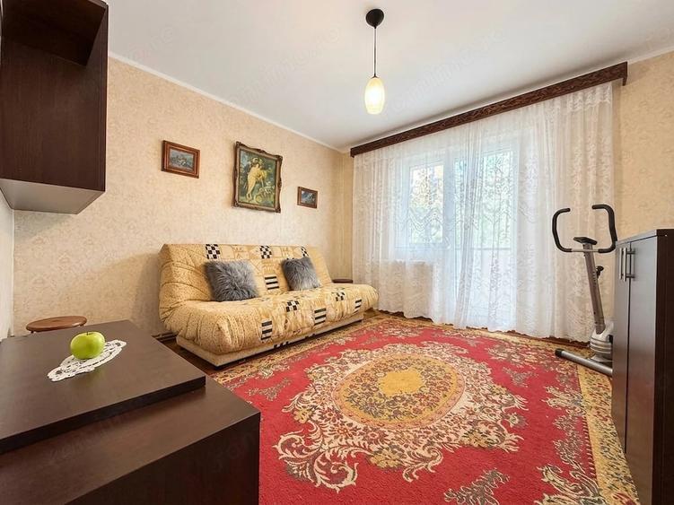 Apartament cu 3 camere decomandat în Girocului