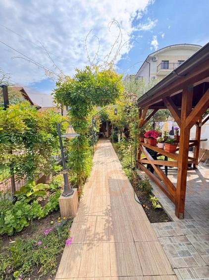 Duplex cu 5 camere cu Canalizare în Mamaia-Sat