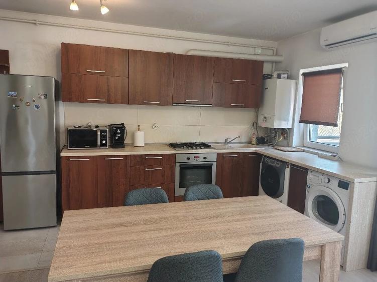 Apartament cu 3 camere decomandat în Florești