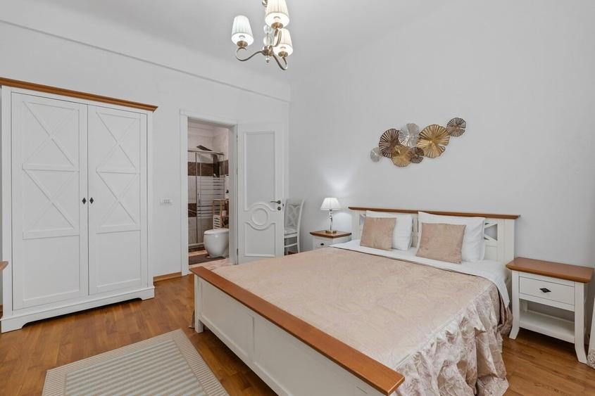 Apartament cu 3 camere semidecomandat în Universitate