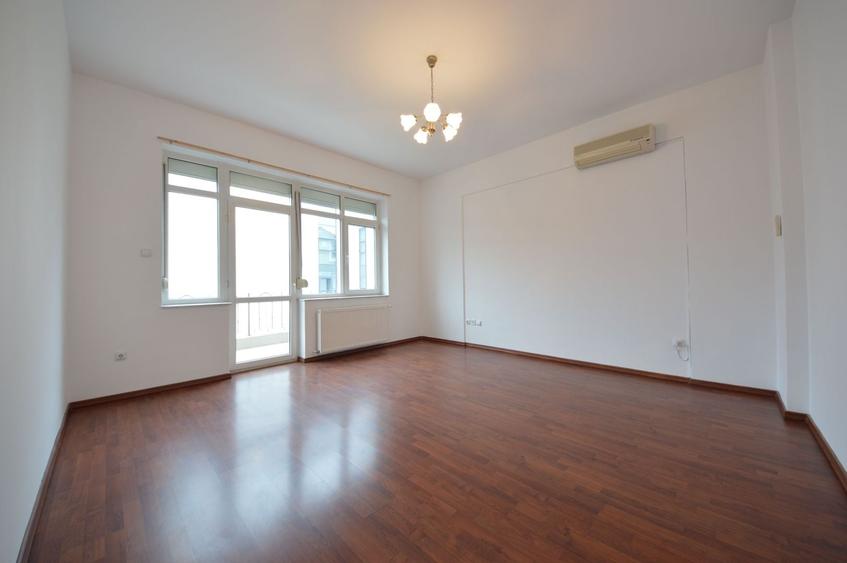 Casă individuală cu 7 camere cu Garaj în Herăstrău