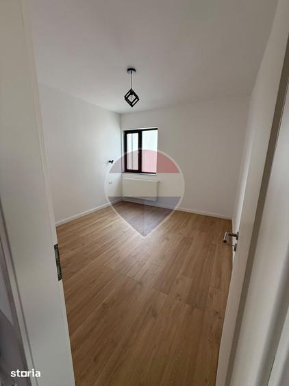 Casă cu 5 camere cu Teren 300 Mp în Central