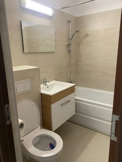 Apartament cu 3 camere semidecomandat, mobilat în Ștefan cel Mare