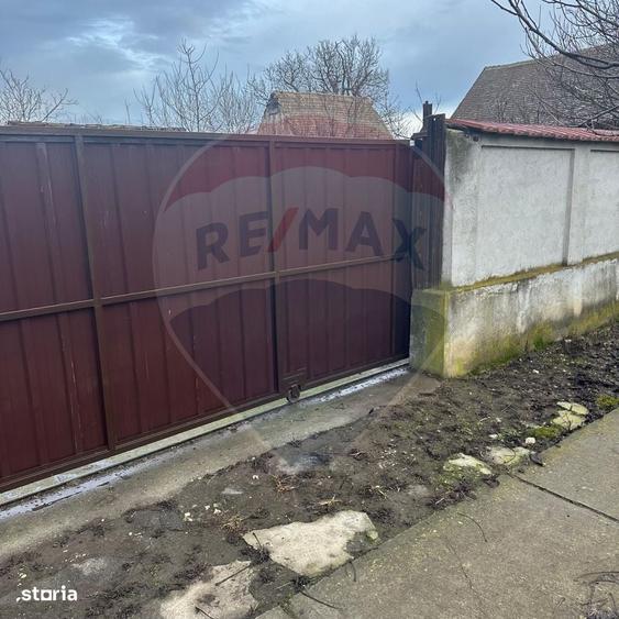 Casă cu 3 camere cu Teren 2298 Mp în Livada