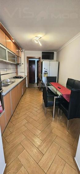 De vanzare apartament cu 3 camere in Onesti