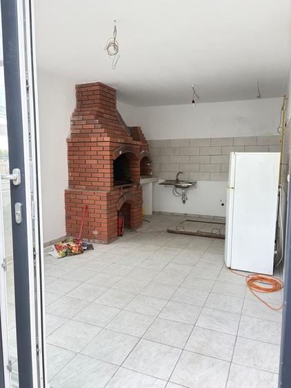 Casă individuală cu 4 camere cu Canalizare în Est
