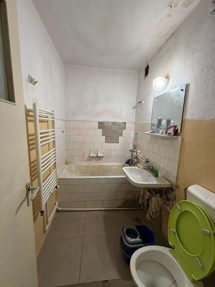 Apartament cu 2 camere decomandat în Siret