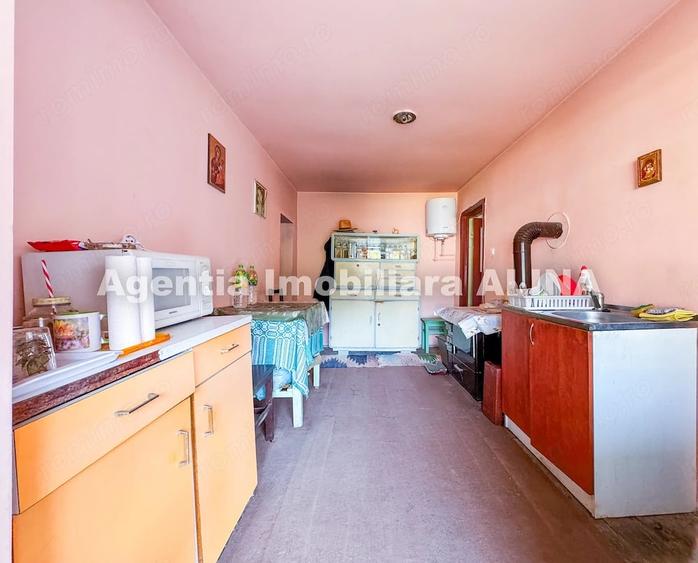 Casă cu Teren 1147 Mp în Vețel