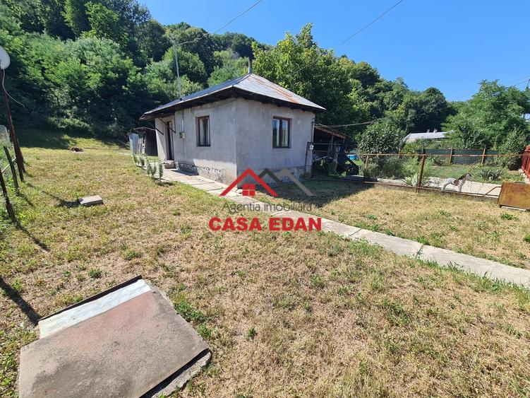 Casă individuală cu 2 camere cu Teren 250 Mp în Câmpina
