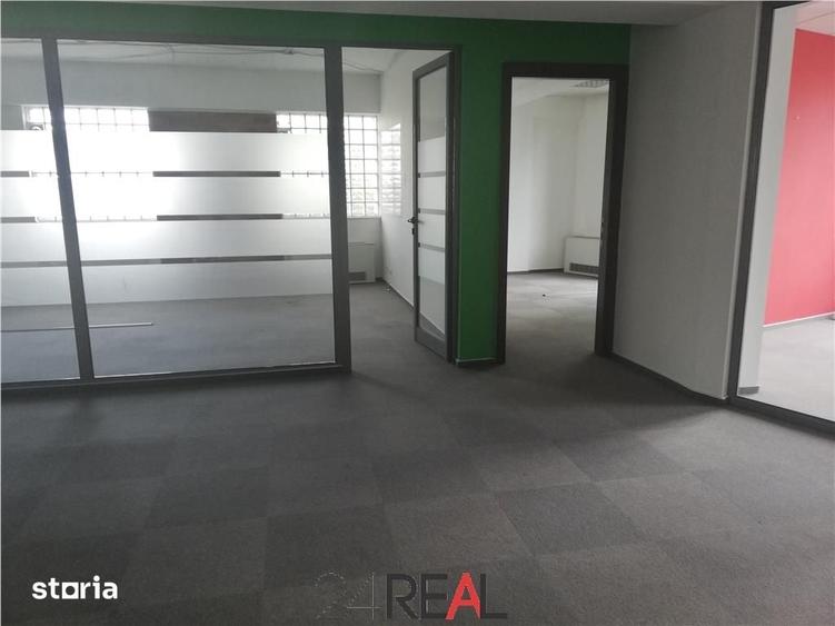 Spațiu comercial, de 350 mp, în Polonă