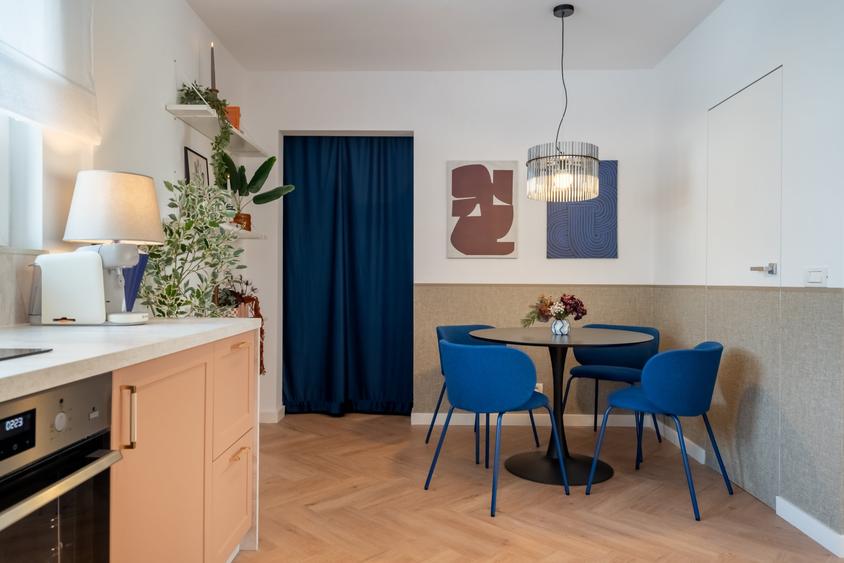 Apartament cu 3 camere semidecomandat în Calea Victoriei