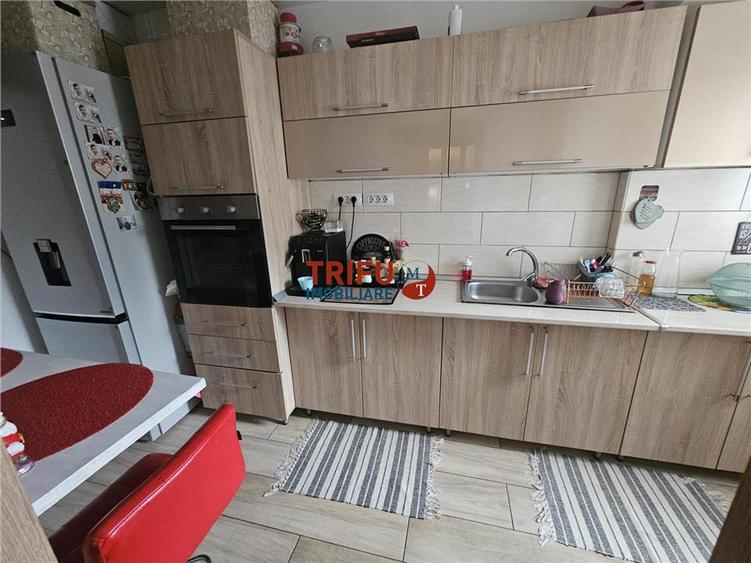 Apartament cu 3 camere decomandat, mobilat în Cetate