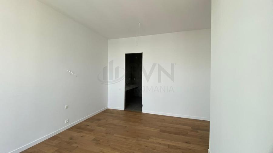 Penthouse cu 4 camere semidecomandat în Cotroceni