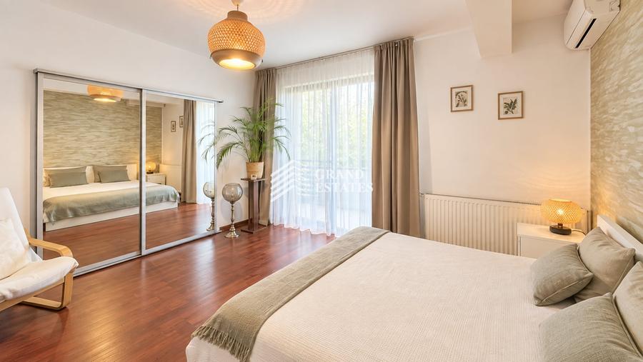 Casă individuală cu 8 camere cu Teren 903 Mp în Otopeni