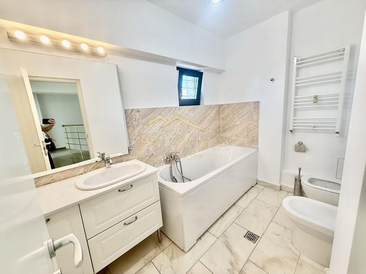 Apartament cu 4 camere decomandat în Unirii