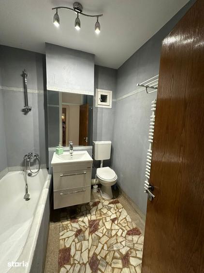 Apartament cu 4 camere decomandat în Victoriei