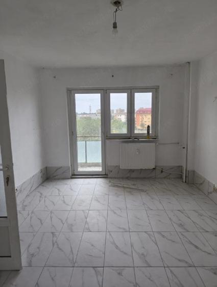 Apartament cu 4 camere decomandat în Micălaca