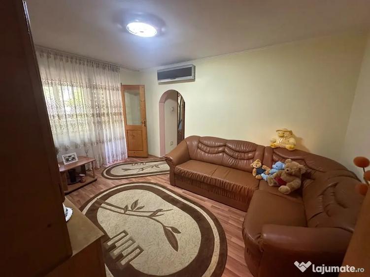 Apartament cu 3 camere semidecomandat în Central
