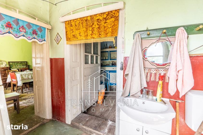 Casă cu 4 camere cu Teren 2560 Mp în Sâmboleni