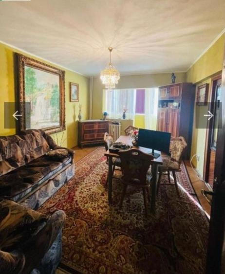 Apartament cu 3 camere decomandat în UTA