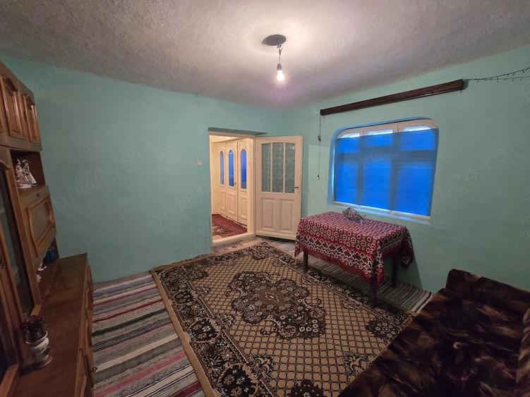 Vand casa in comuna Valea Nucarilor - 6