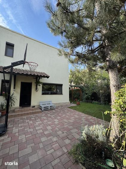 Casă cu 4 camere cu Teren 198 Mp în 1 Decembrie